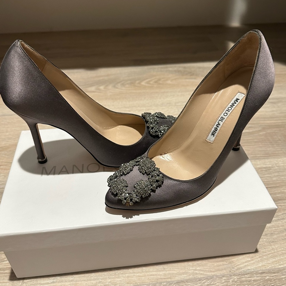 MANOLO BLAHNIK Hangisi Grey Satin Jewel Buckle Pumps sz35 - Picture 8 of 8